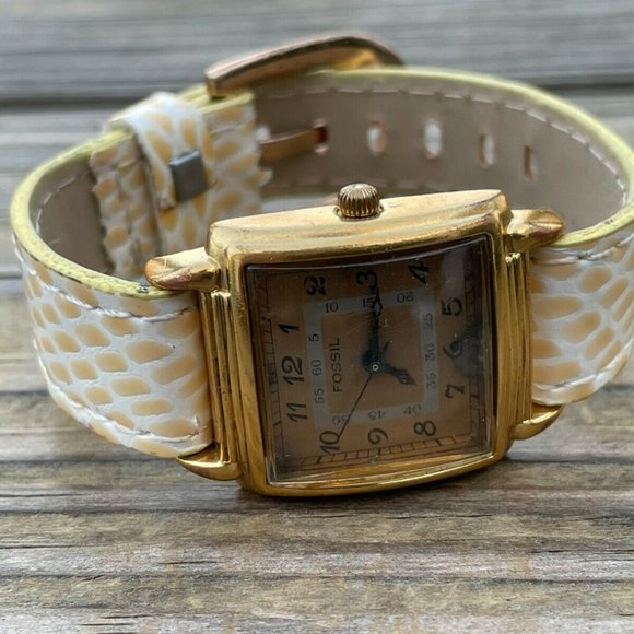 Vintage Fossil Wrist Watch Gold Tone Case analog Ladies Wrist Watch Read Desc - Picture 5 of 12